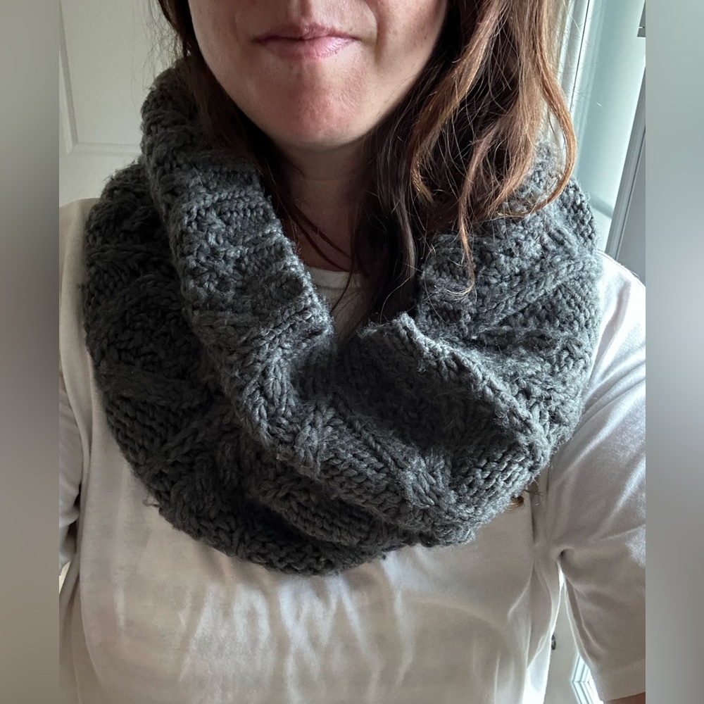 Joe Fresh Women’s Grey Loop Scarf